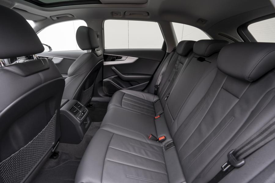 Интерьер Audi A4 Allroad Quattro (B9) 2019 года  (UK) (фото 10 из 40)